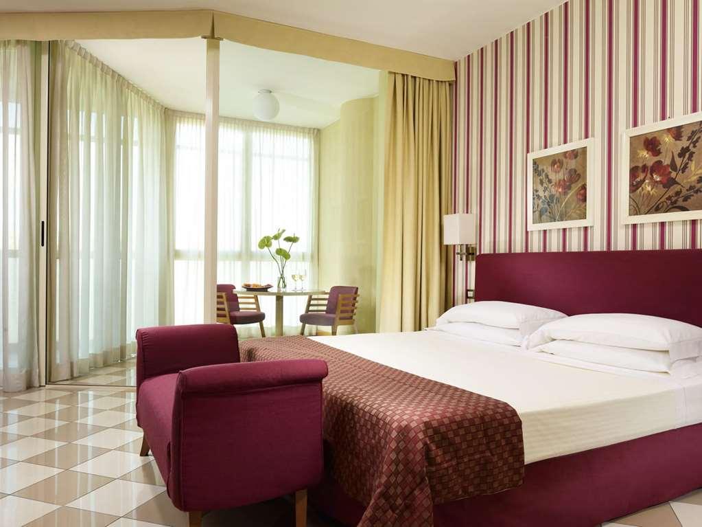 Una Hotels The One Milano Hotel & Residence San Donato Milanese Room photo