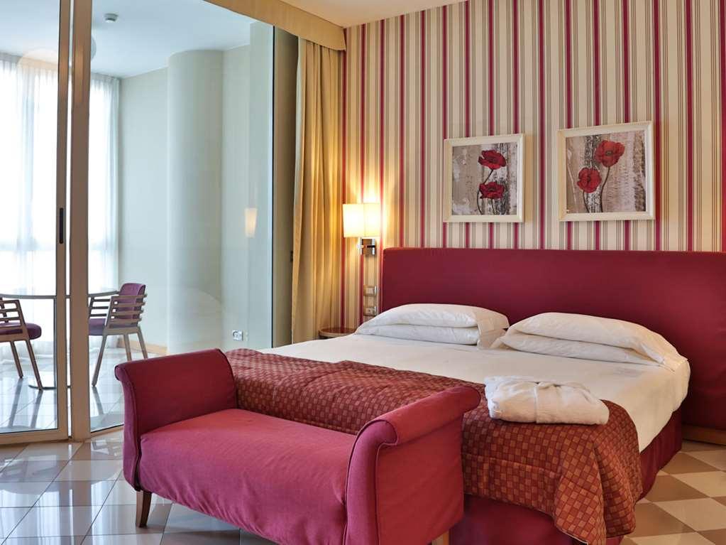 Una Hotels The One Milano Hotel & Residence San Donato Milanese Room photo