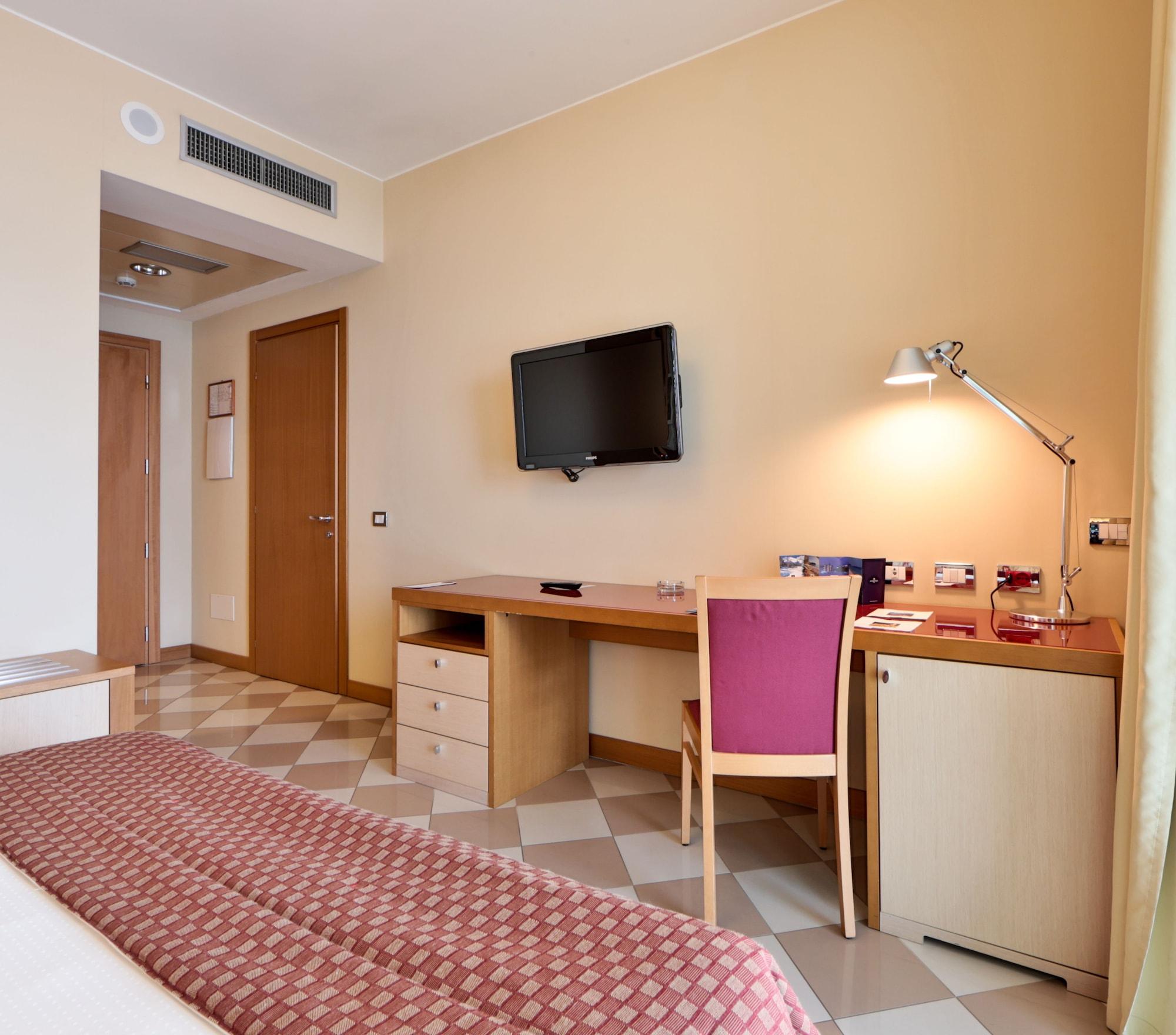 Una Hotels The One Milano Hotel & Residence San Donato Milanese Exterior photo
