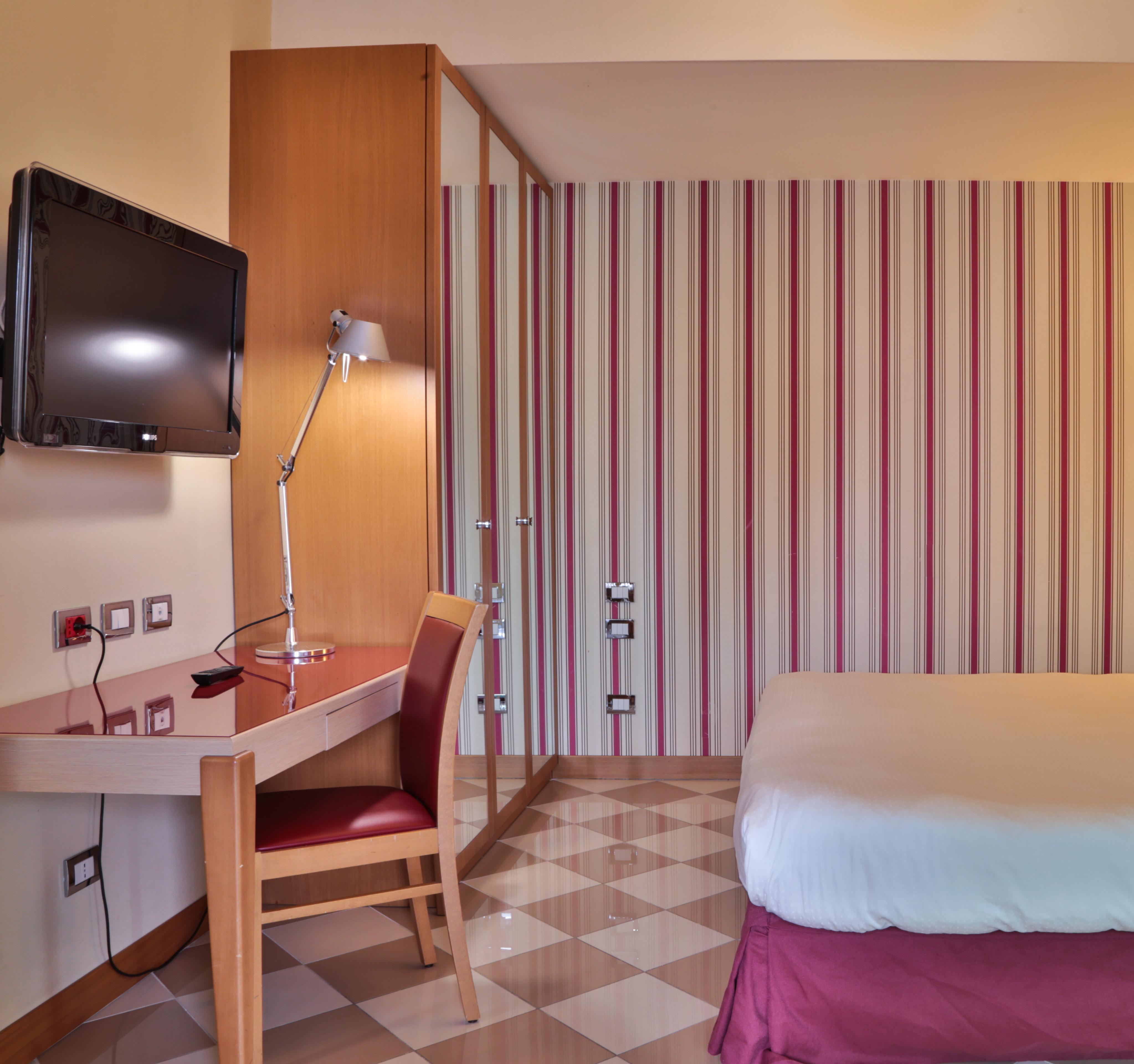 Una Hotels The One Milano Hotel & Residence San Donato Milanese Exterior photo