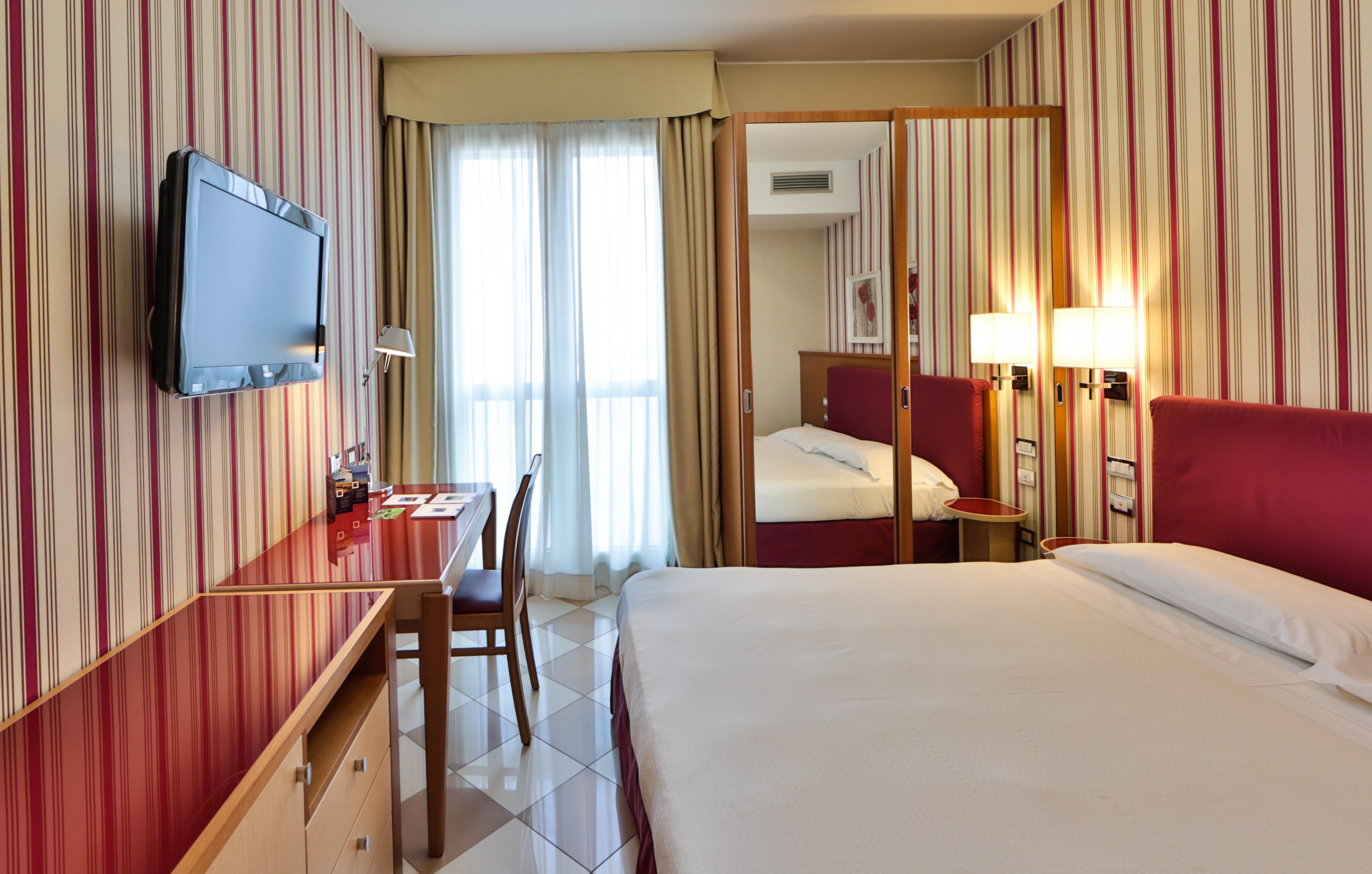 Una Hotels The One Milano Hotel & Residence San Donato Milanese Exterior photo