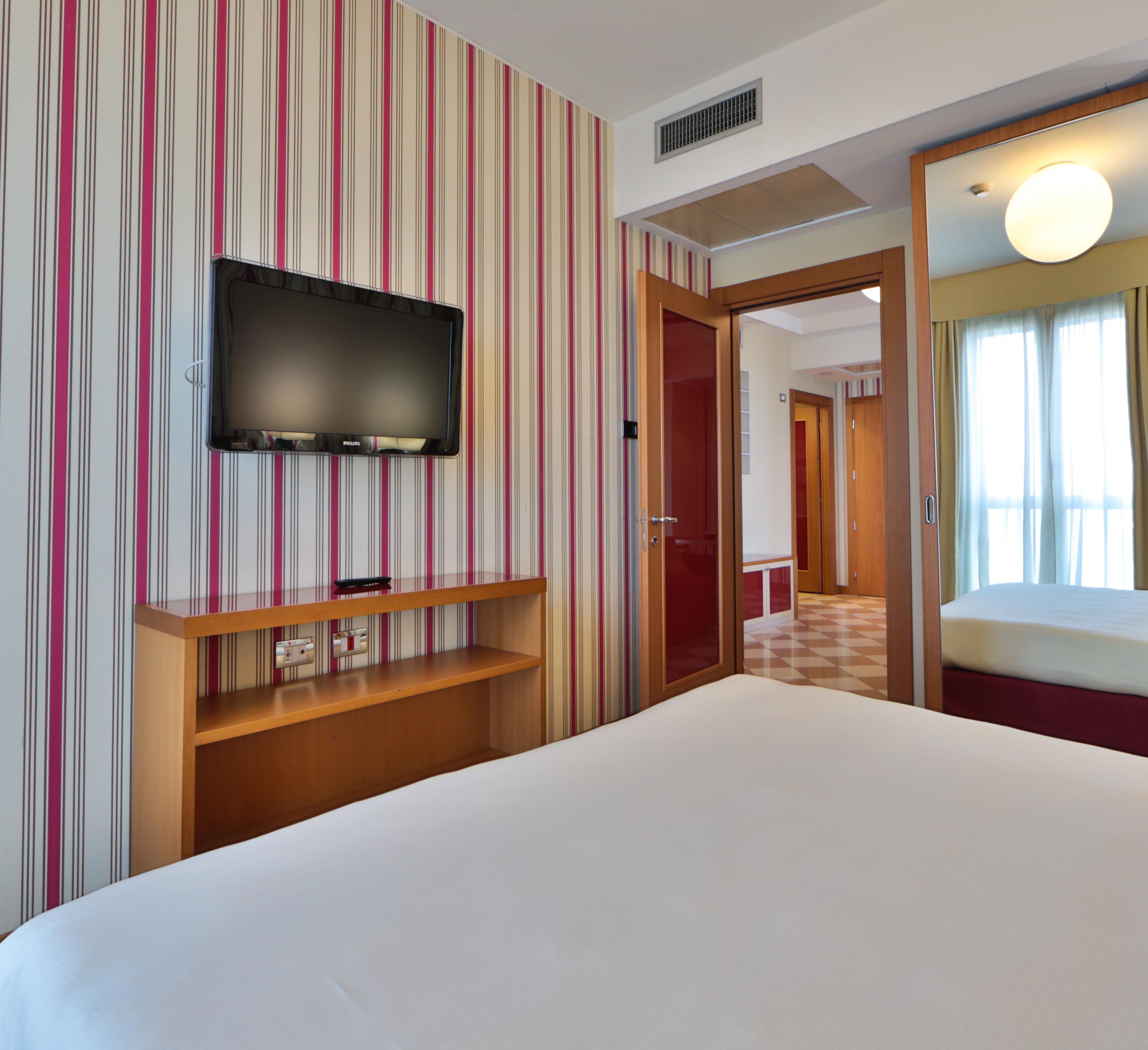 Una Hotels The One Milano Hotel & Residence San Donato Milanese Exterior photo