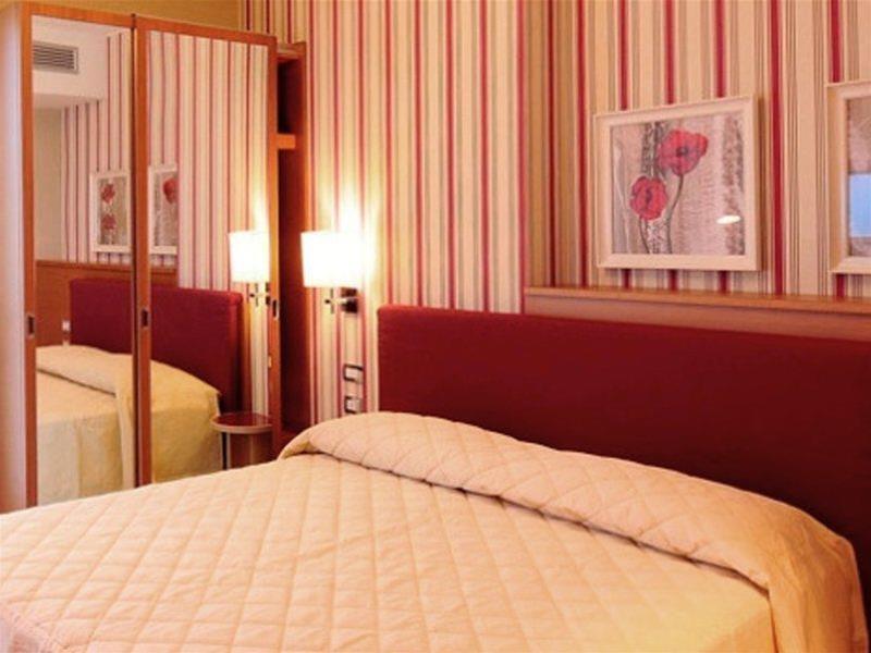 Una Hotels The One Milano Hotel & Residence San Donato Milanese Exterior photo